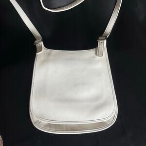 Coach Vintage White Leather Messenger Shoulder Bag NAOP-9135 Full Grain Leather